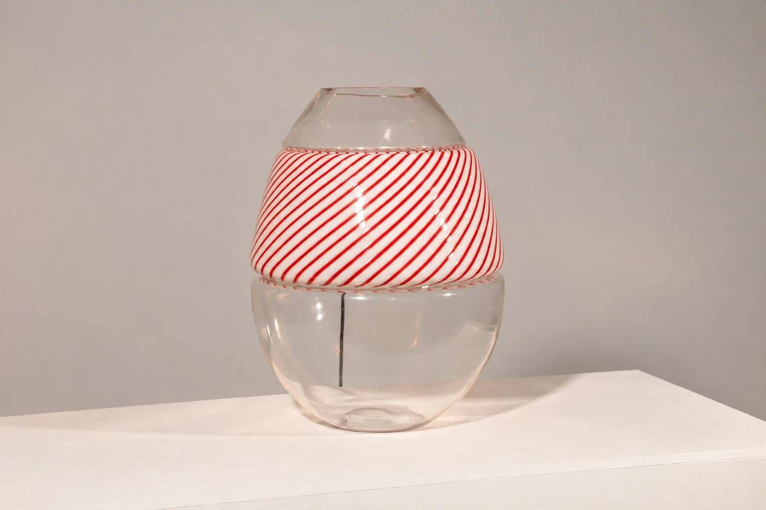 Very large egg-shaped lamp by Carlo Nason for AV Mazzega, Murano glass model LT 535, Italy, 1970s.