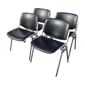 Suite de 4 chaises par Giancarlo Piretti pour Castelli