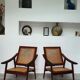 Paire de fauteuils en teck rouge et cannage