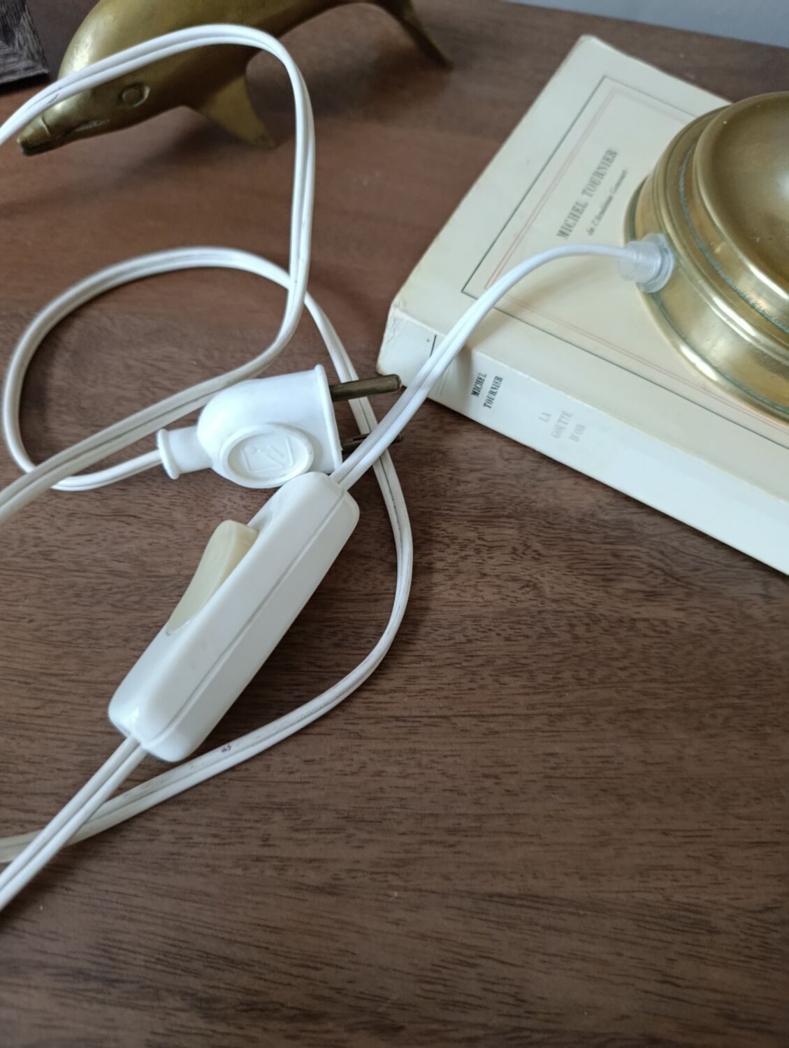 chic retro lamp in gold brass, pagoda lampshade imitation leather