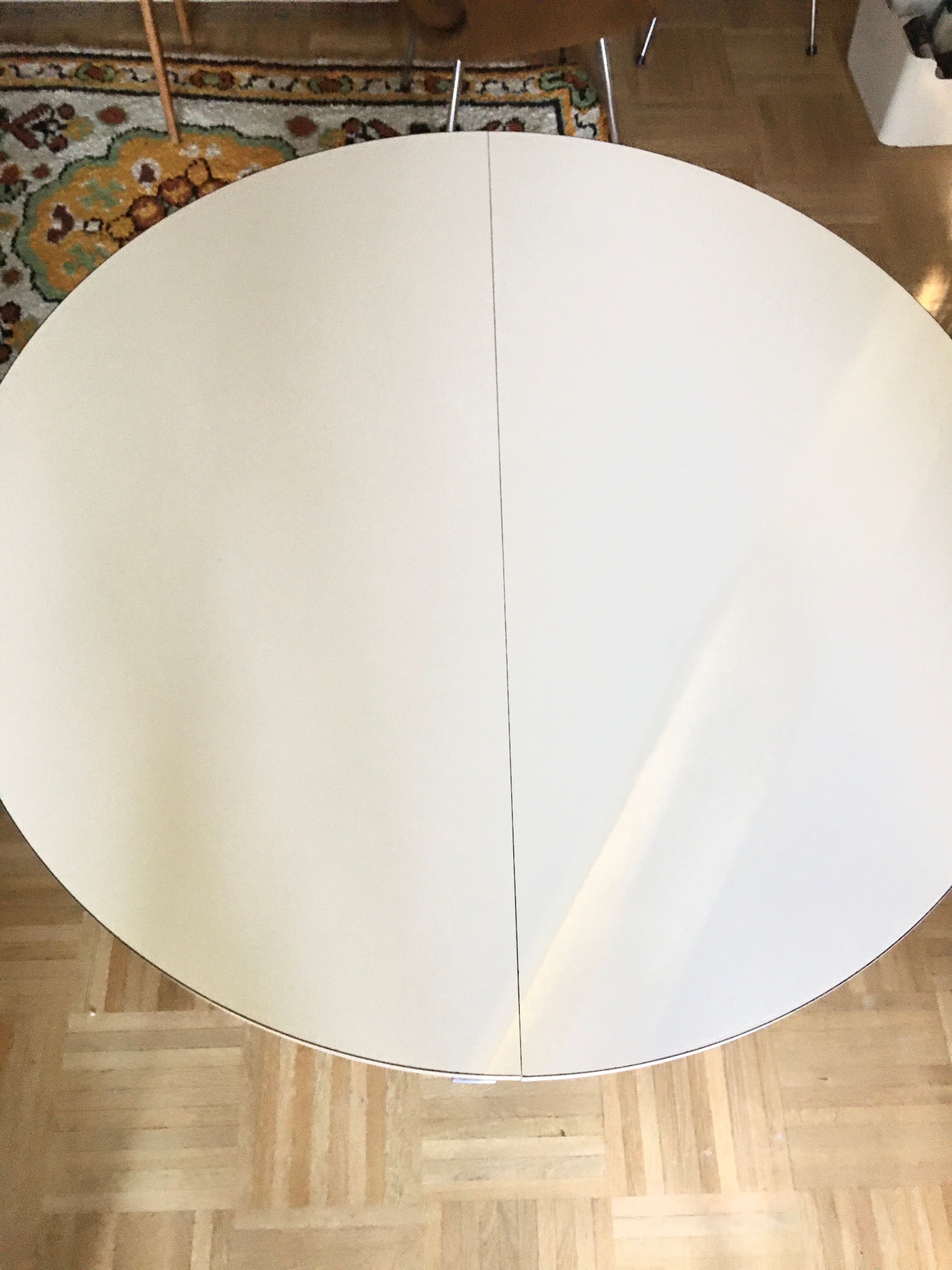 Central foot table with extensions 70