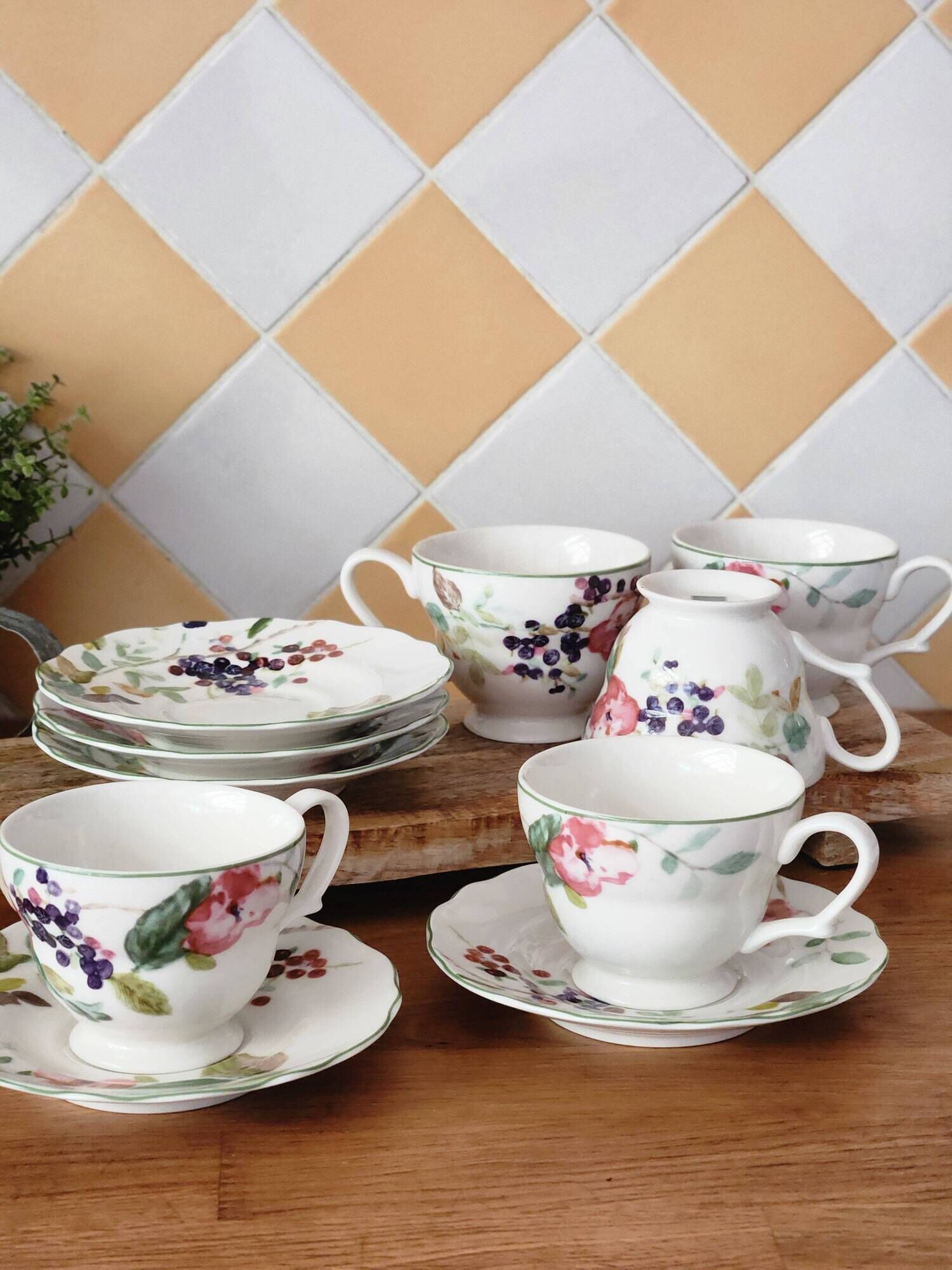 Set of fine porcelain tea cups & saucers 222 FIFTH "Wild Flower"