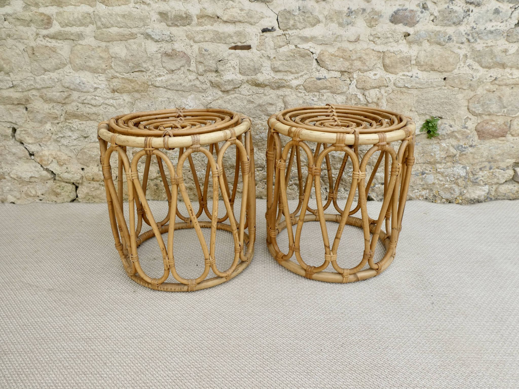 Paire de tabourets en rotin, vers 1960