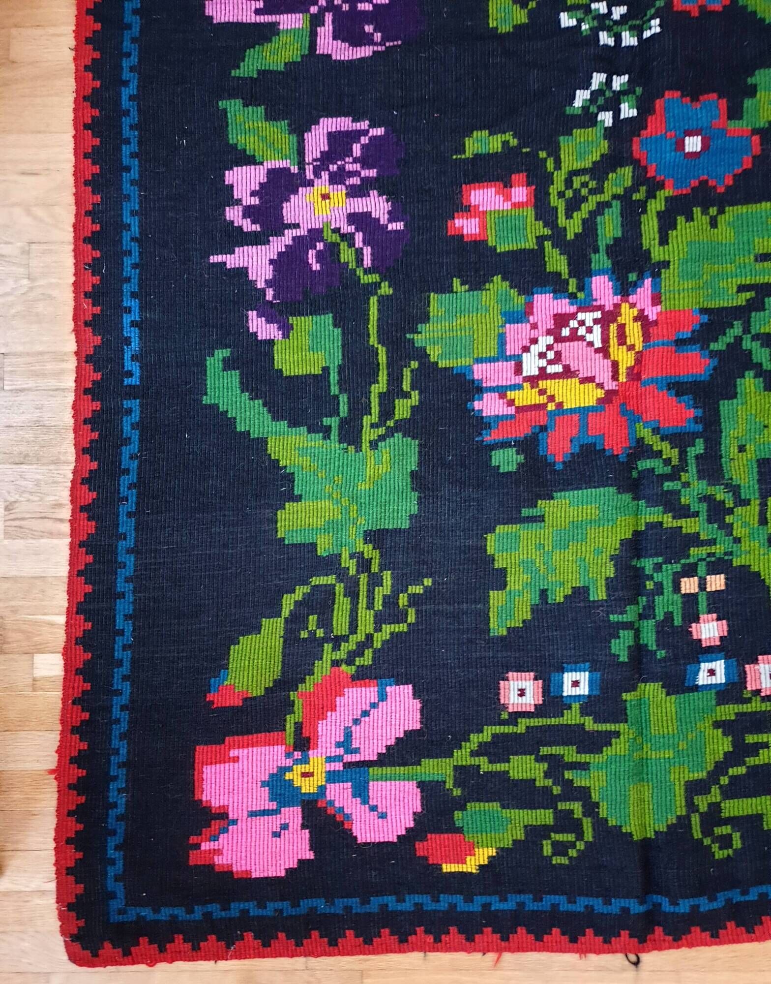 Handwoven summerish floral rug, black background with colorful delicate flowers 152x238cm