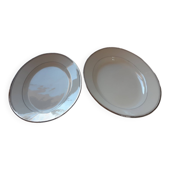 Deux plats en faïence ovales