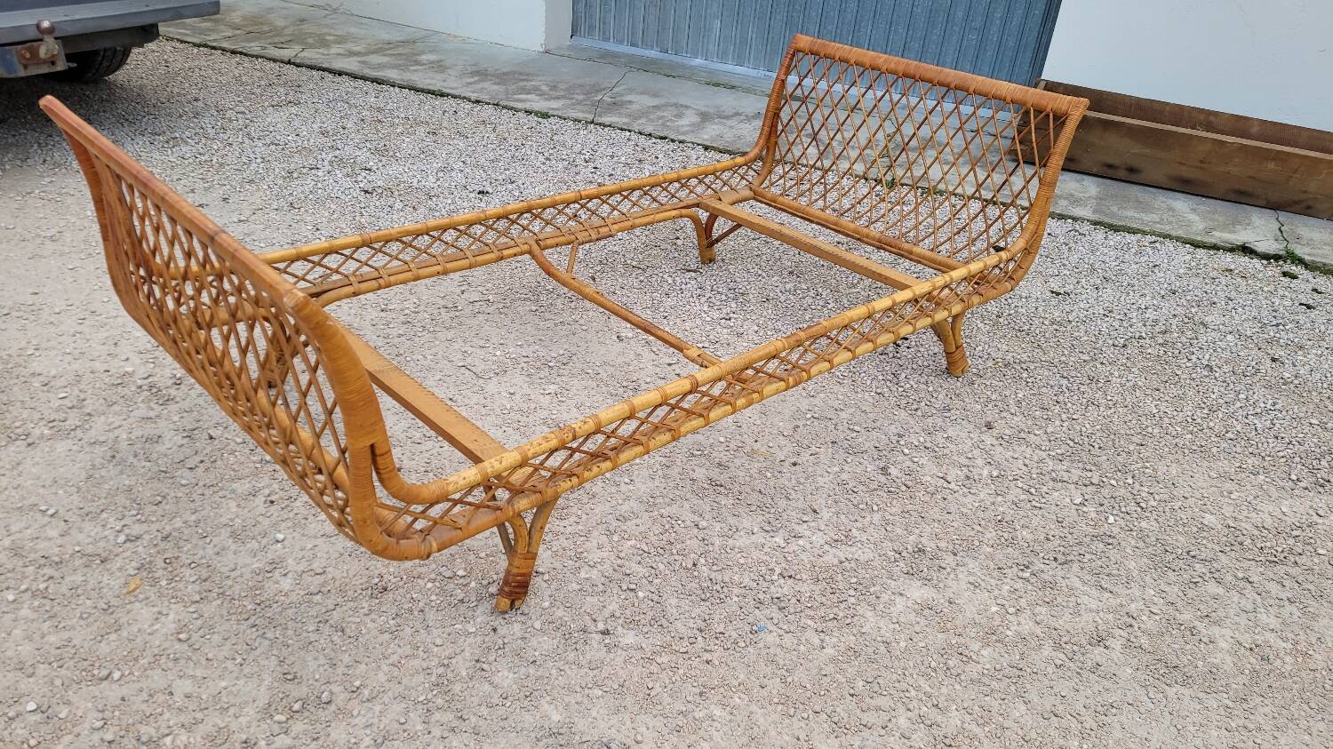 Vintage rattan daybed in basket shape - 1950s