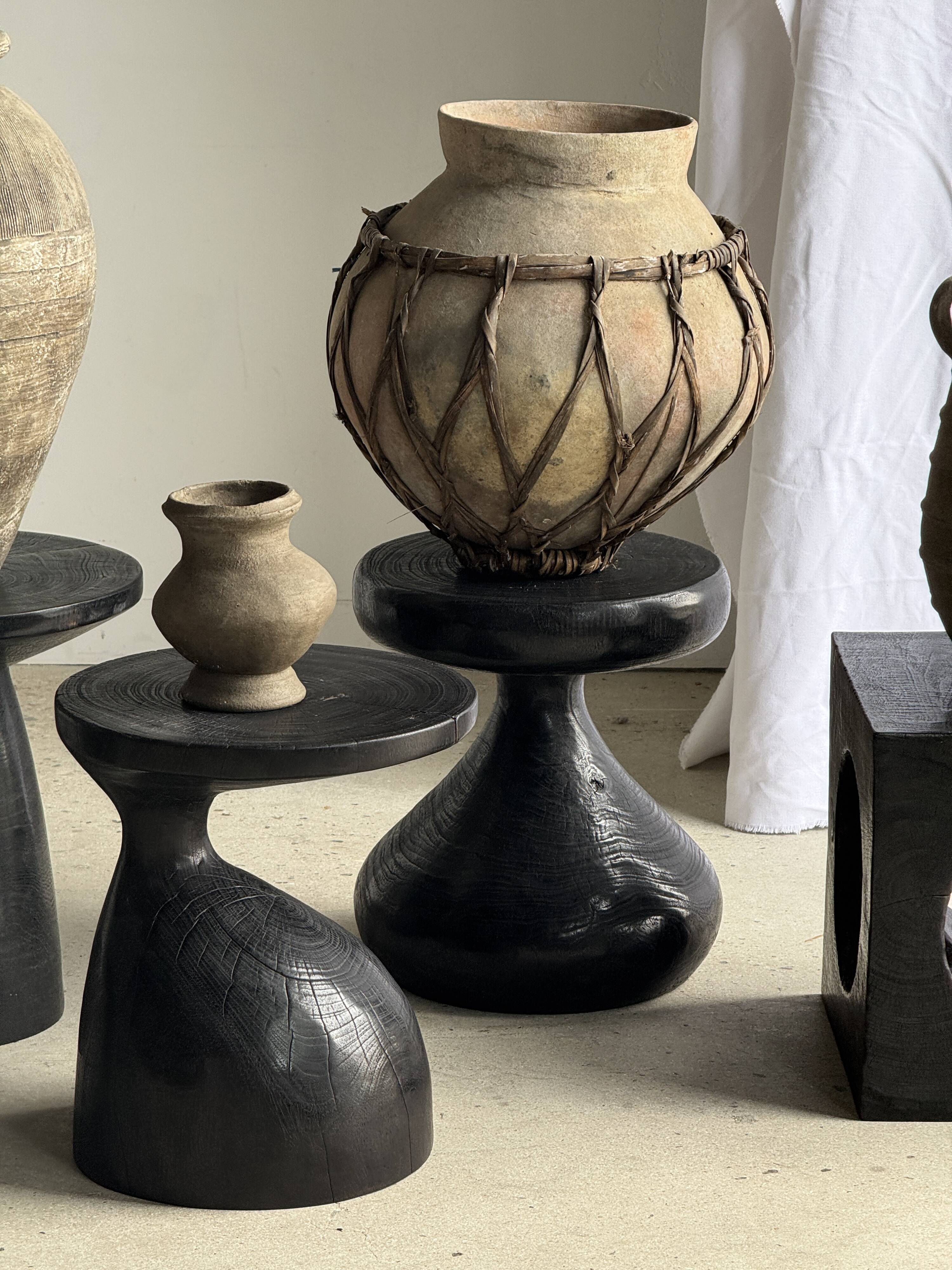 Pawn Black - Stool, side table, end table in solid mango wood.