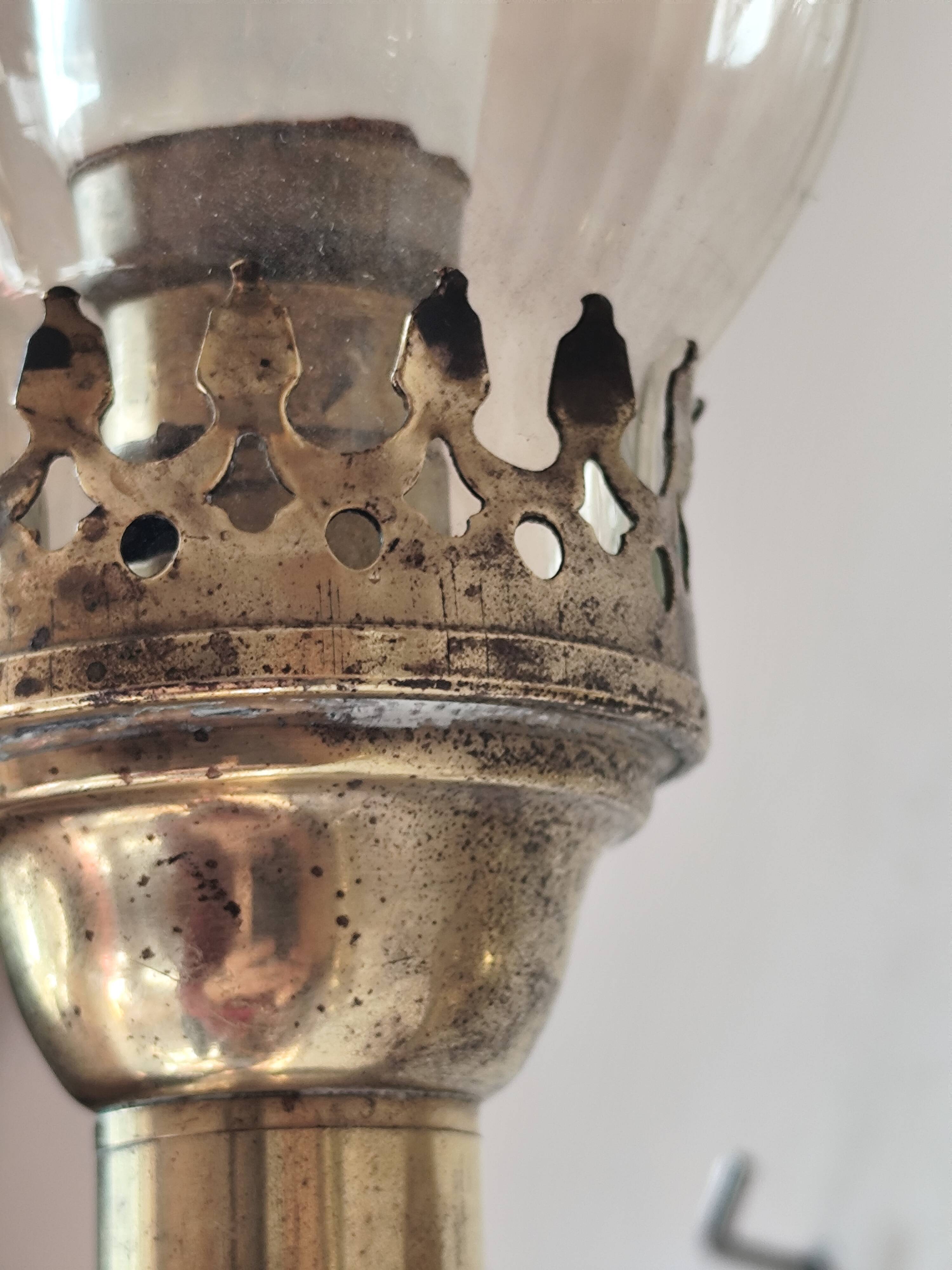 2-light wall light in brass and glass tulips