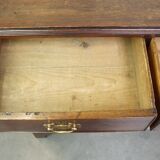 Commode anglaise ancienne dotée de 5 tiroirs et d'une patine