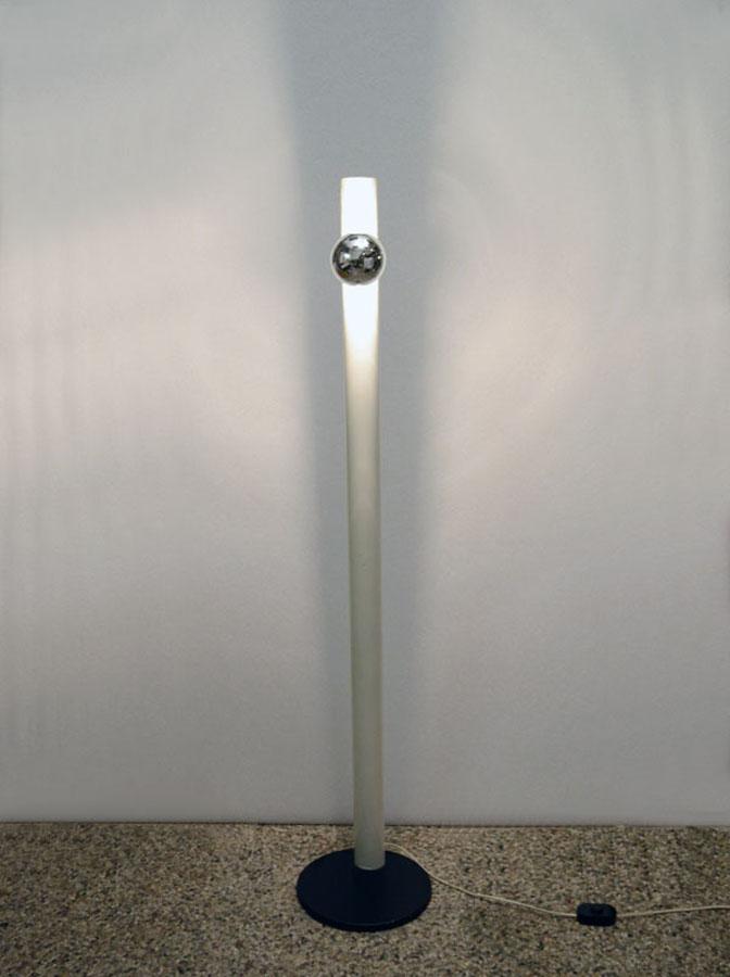 Sloped Italian floor lamp in painted metal 1970