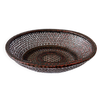 Corbeille japonaise ovale en vannerie laquée negoro (laque rouge sur fond noir)