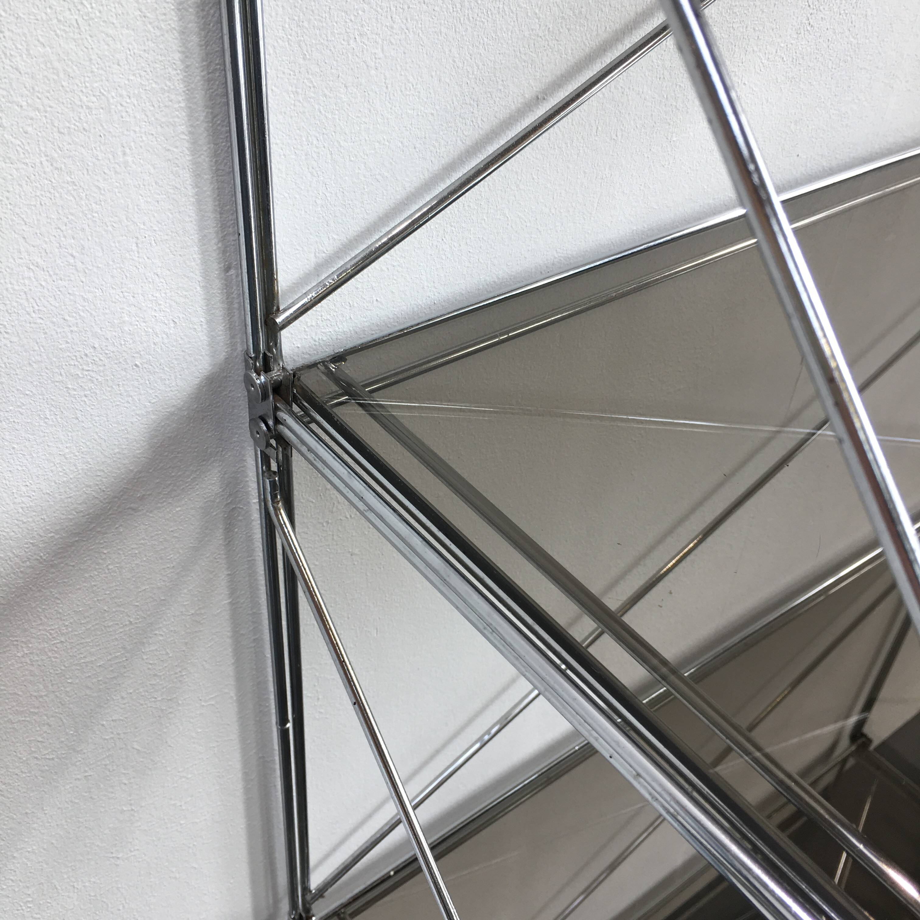 Étagère métal et verre fumé modèle Isocèle par Max Sauze