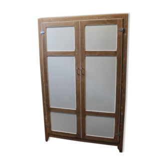 Armoire parisienne blanche