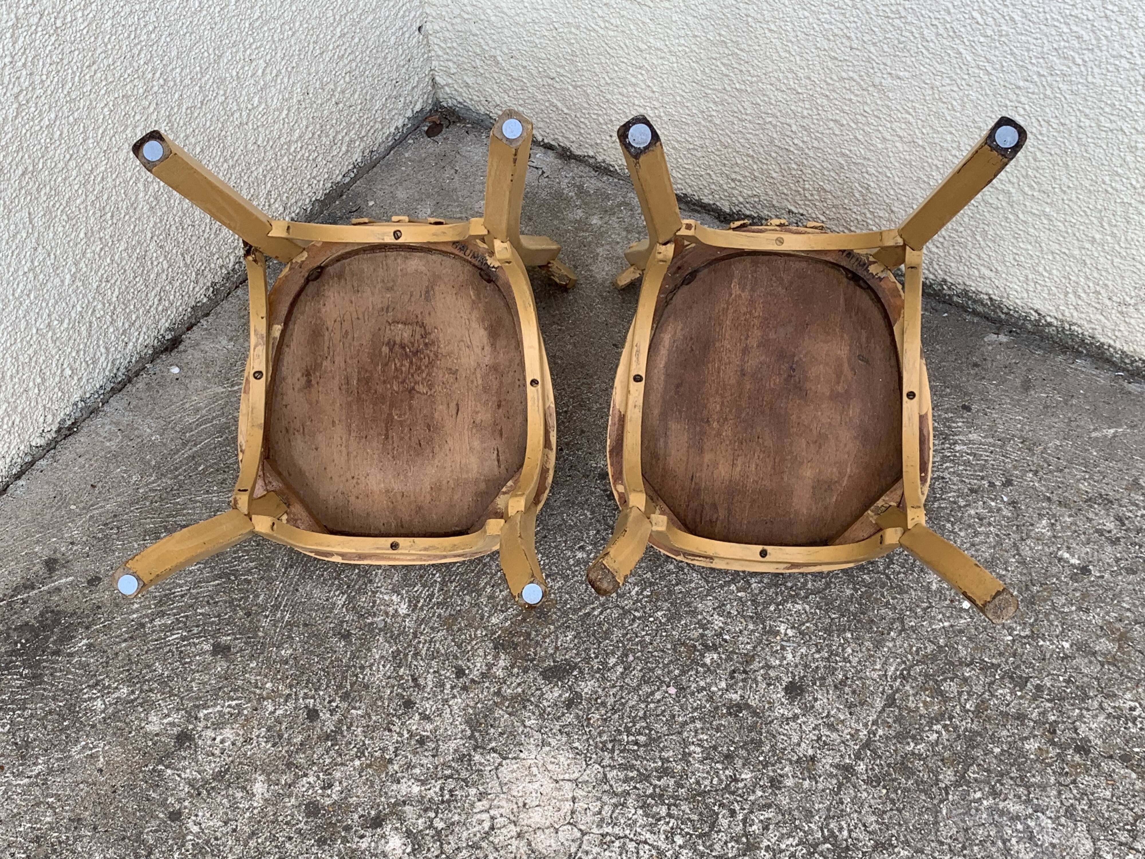 Paire de chaises bistrot Baumann patine vintage