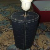 Lampe ovoïde gainée de cuir bleu tressé et couture Sellier