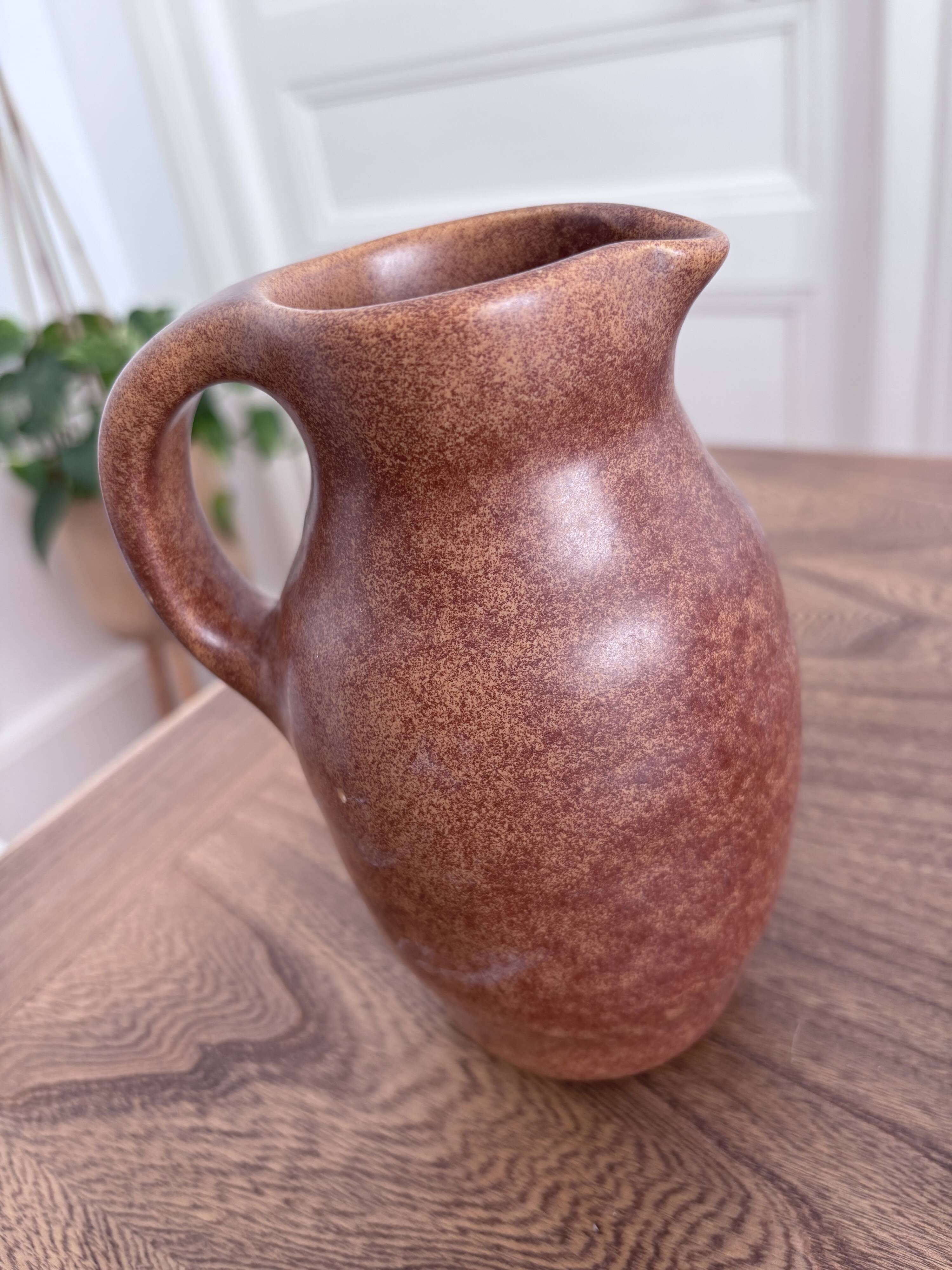 Brown speckled ceramic pitcher Max Idlas
