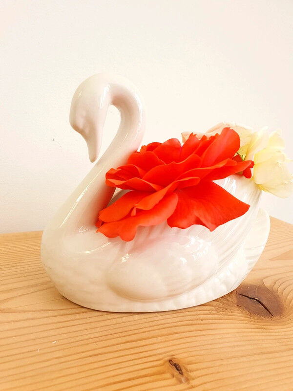 Ceramic swan pot cover