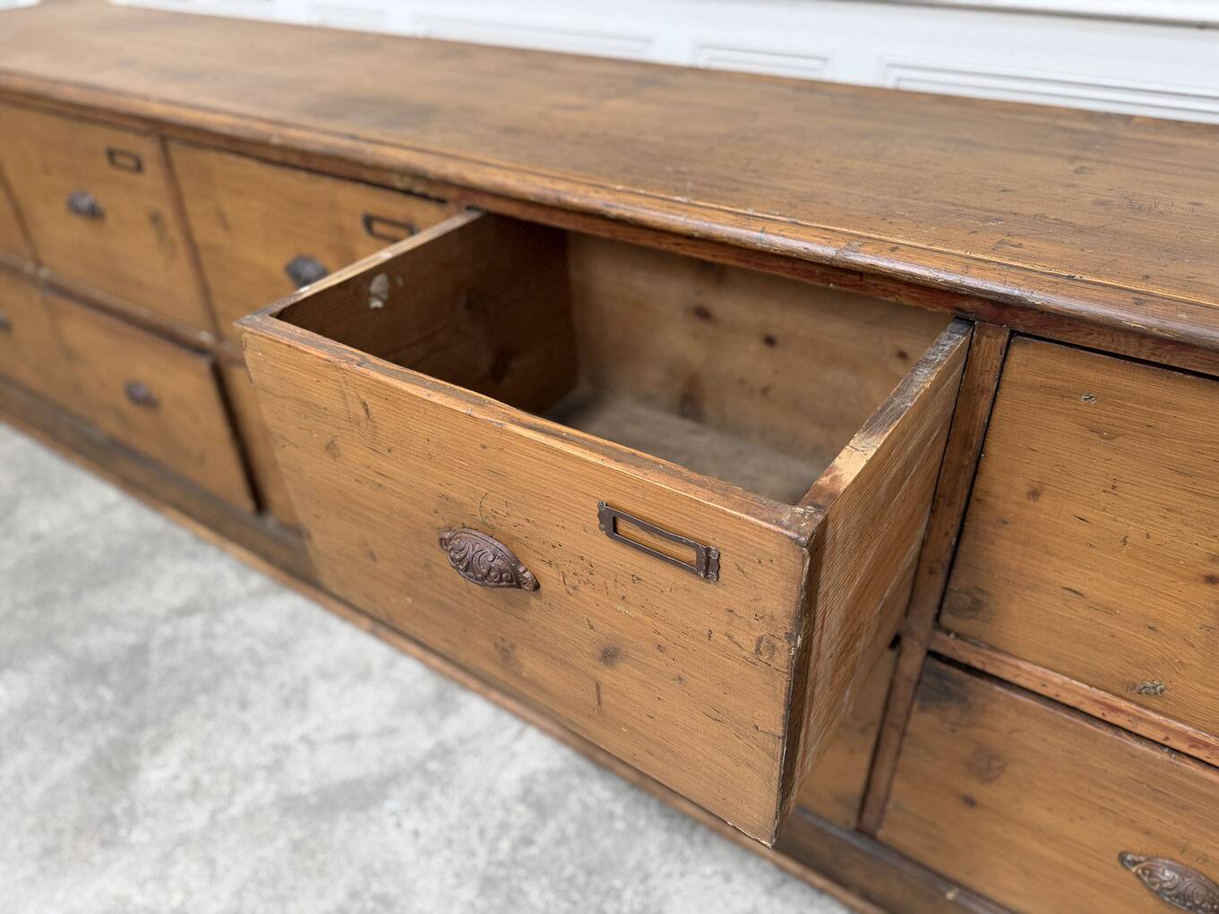 Trade cabinet with 14 drawers