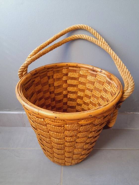 Cache pot suspendu rotin et corde 1960