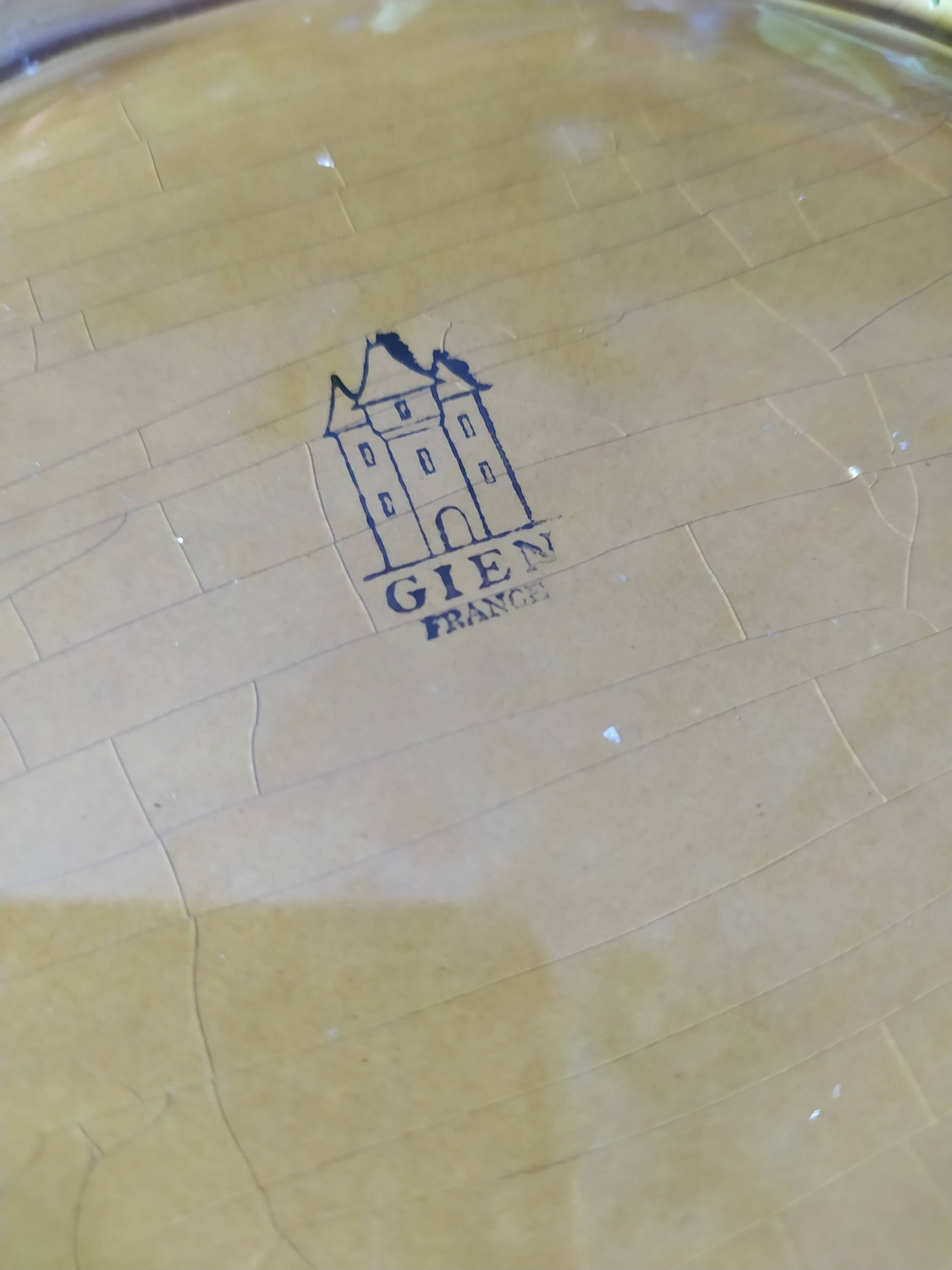 Barbotine presentation dish