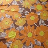 Round tablecloth and 4 napkins 70's