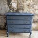 Commode aux pieds courbes