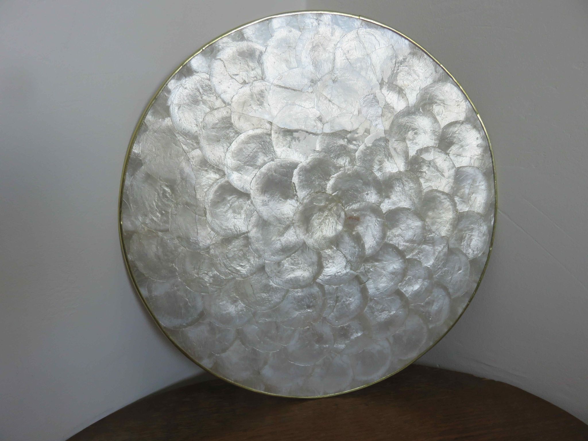Set of 5 under-plates in mother-of-pearl and brass 70s