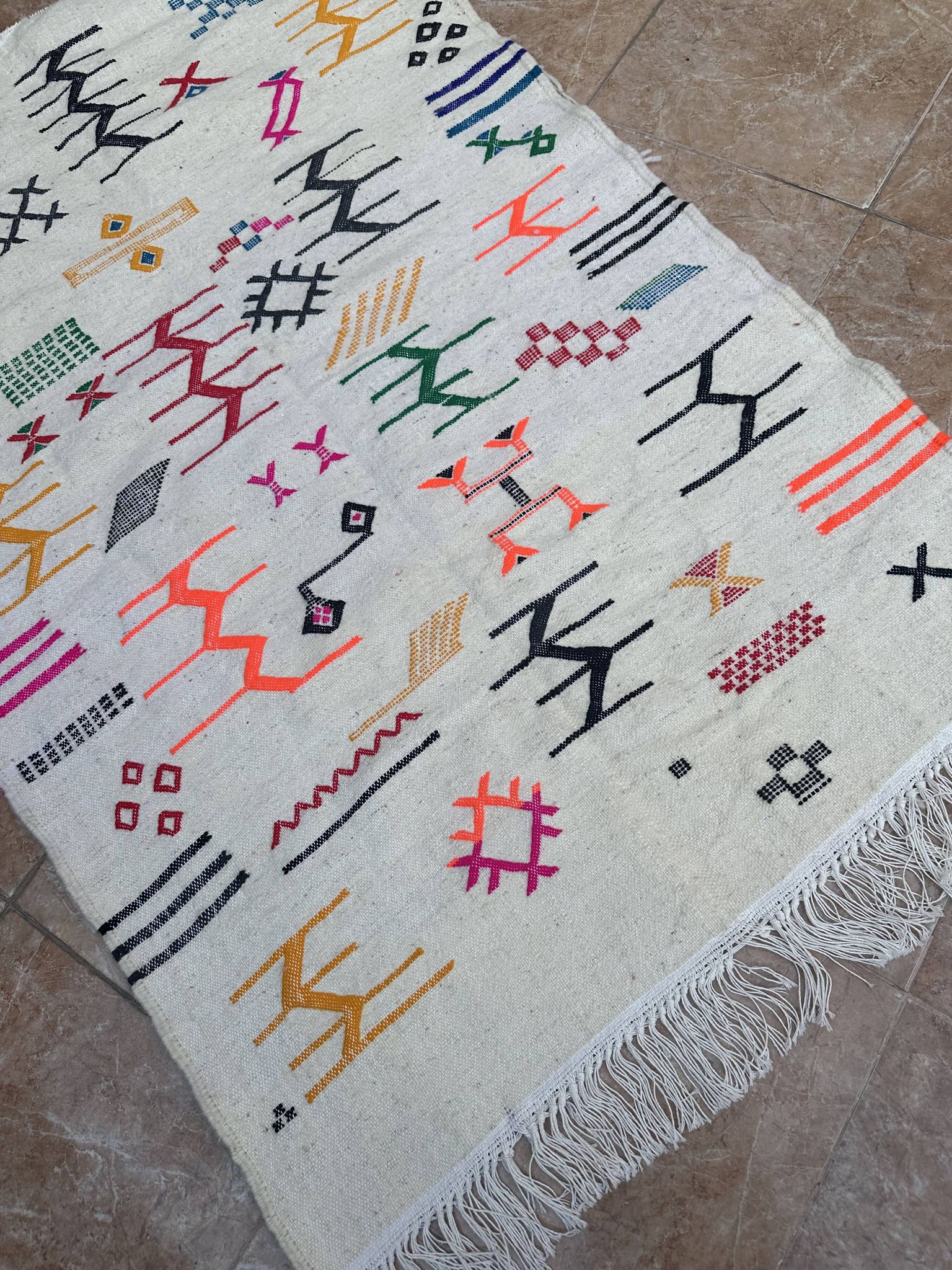 Tapis berbère marocain en laine tissée à la main