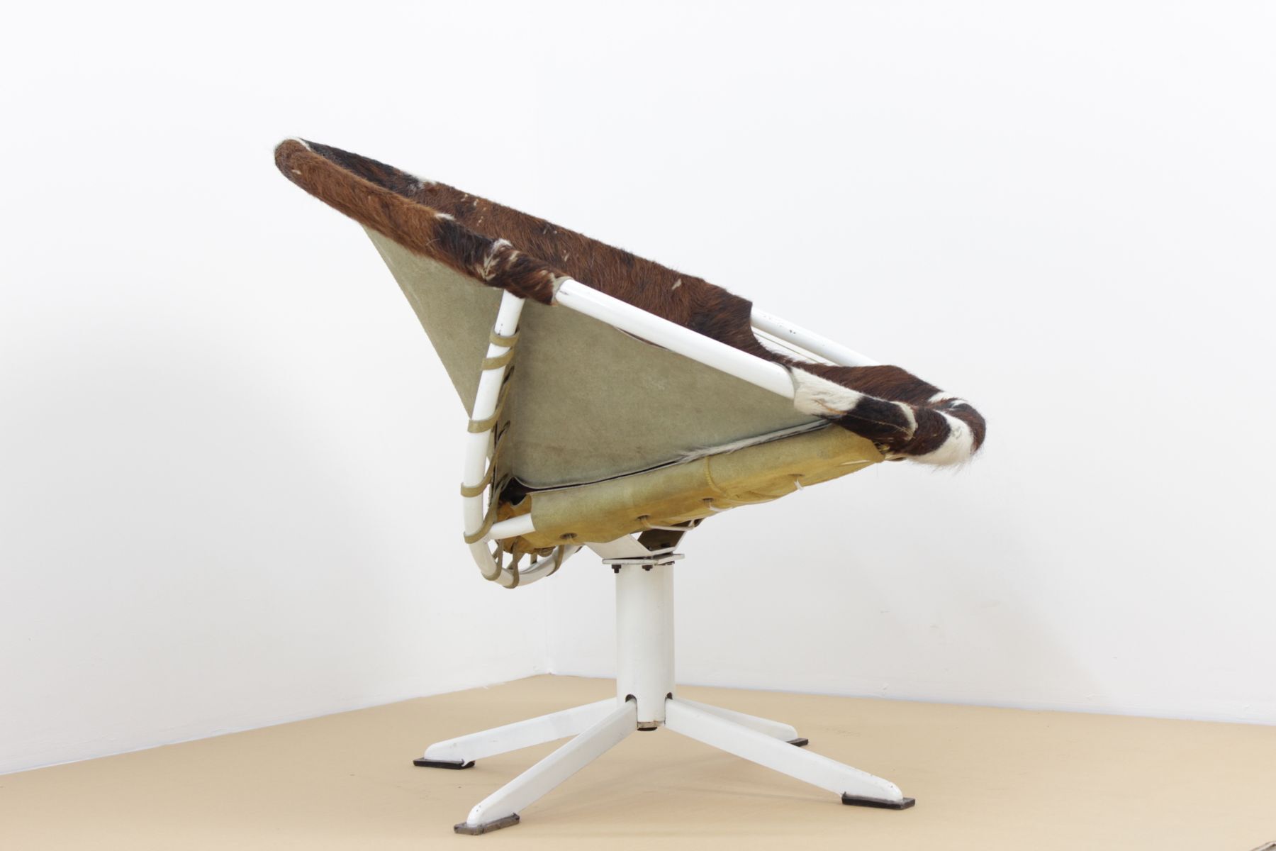 Chaise circle en cuir de vachette de Lusch Erzeugnis 1960s