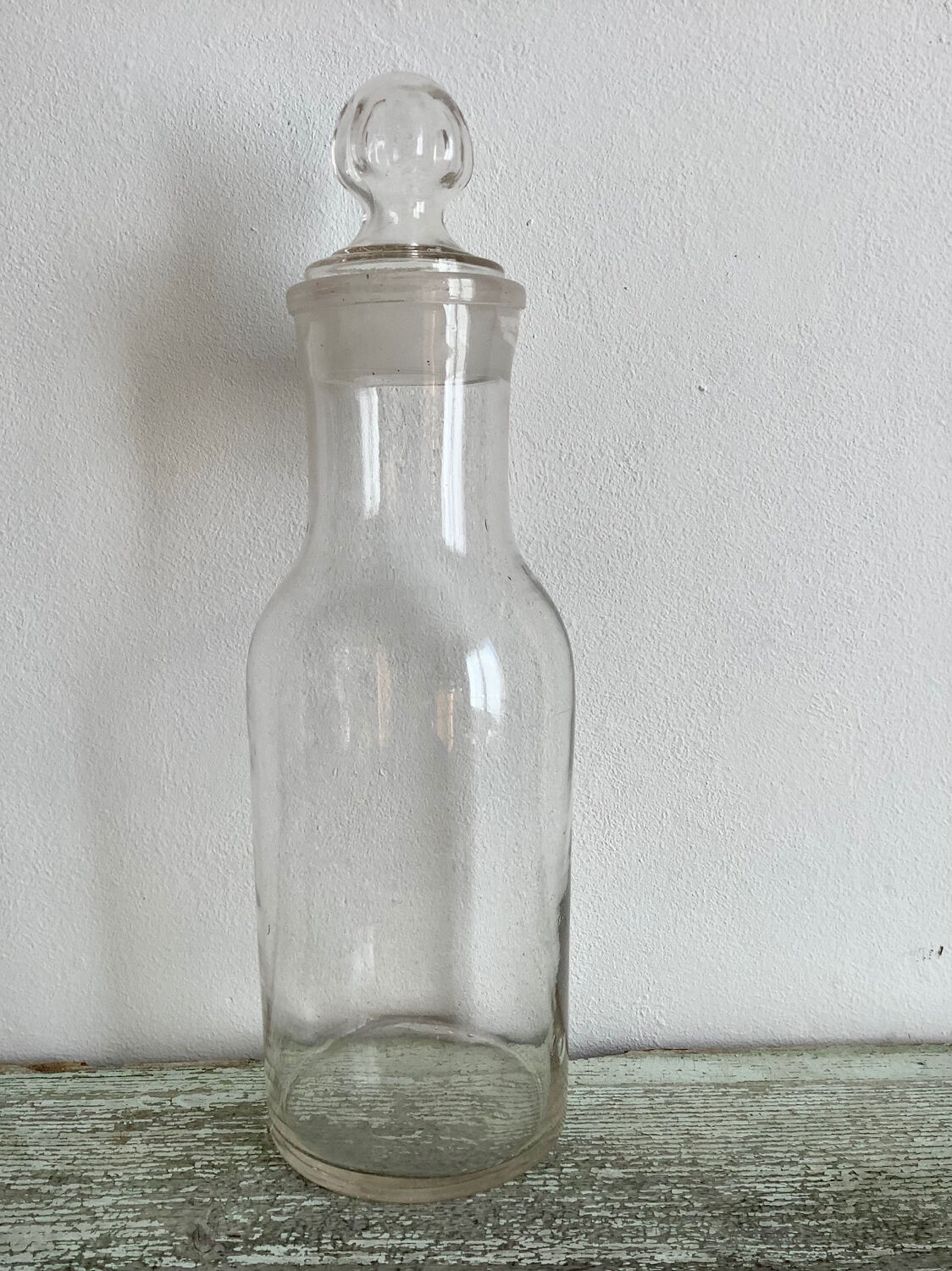 Transparent glass bottle or jar