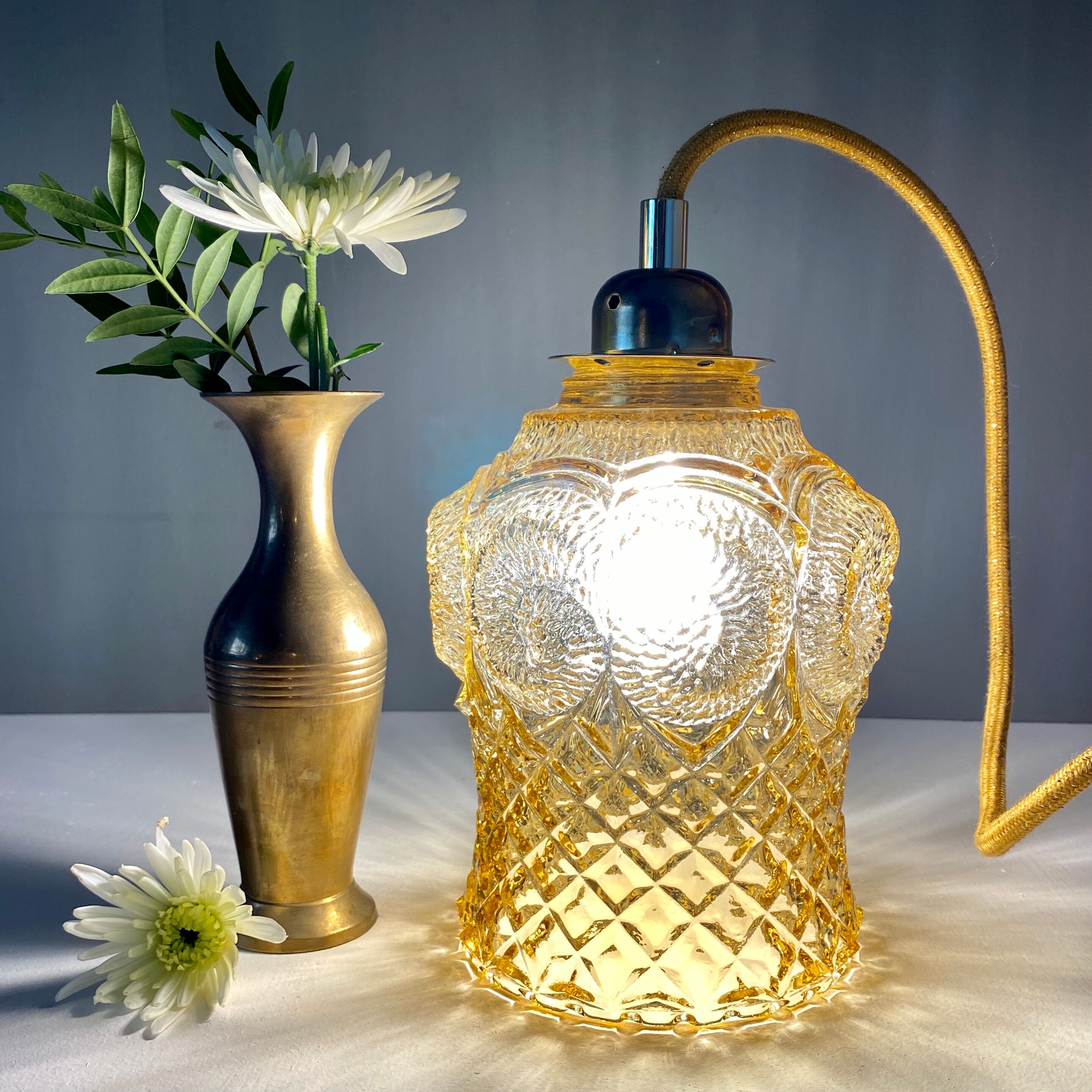 Vintage amber glass tulip ride