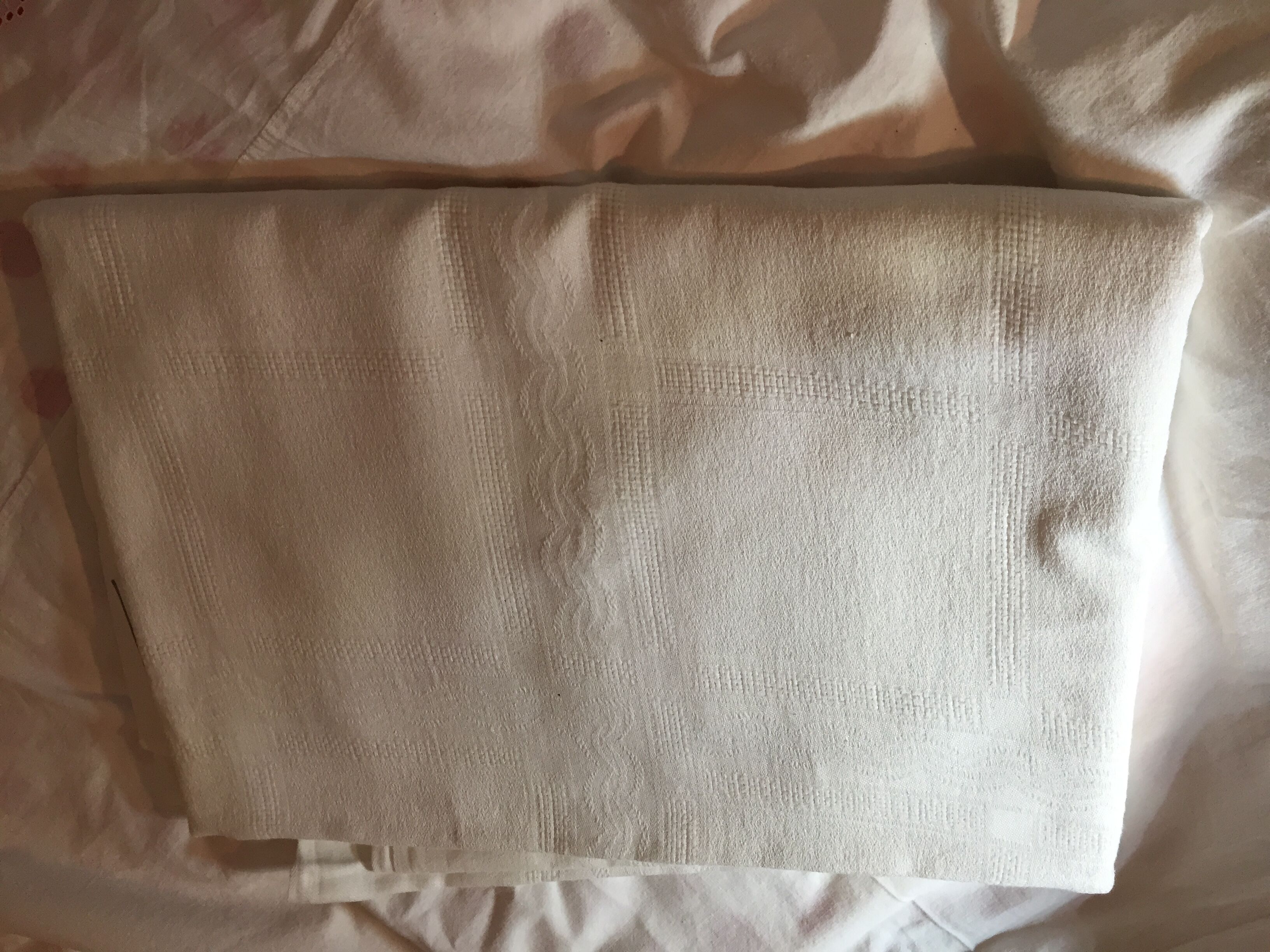 Damask tablecloth round