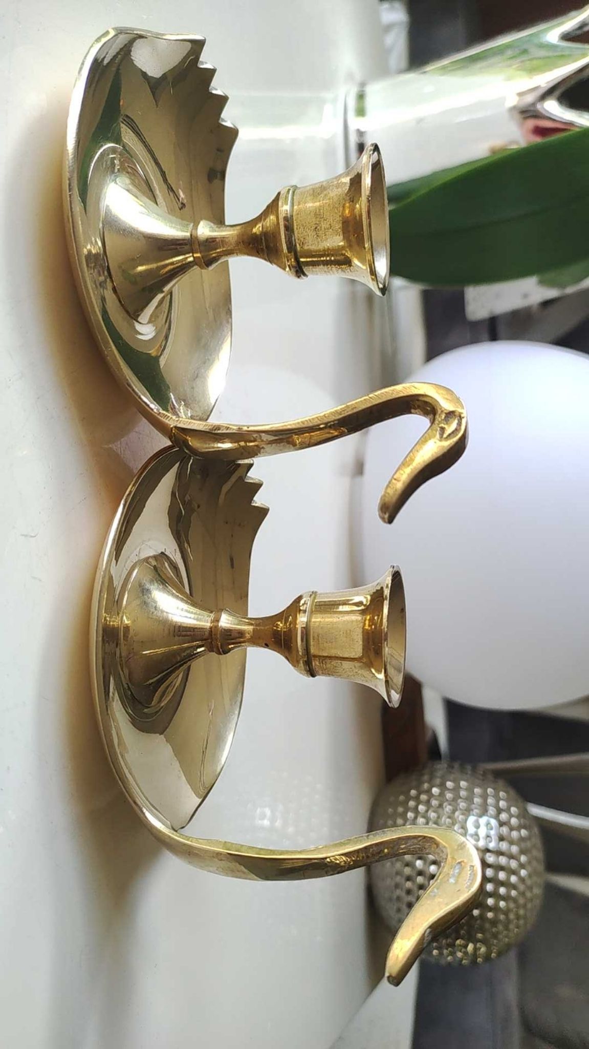 Pair of hand candle holders/Cellar rats shape swans, in polished brass. 1950s