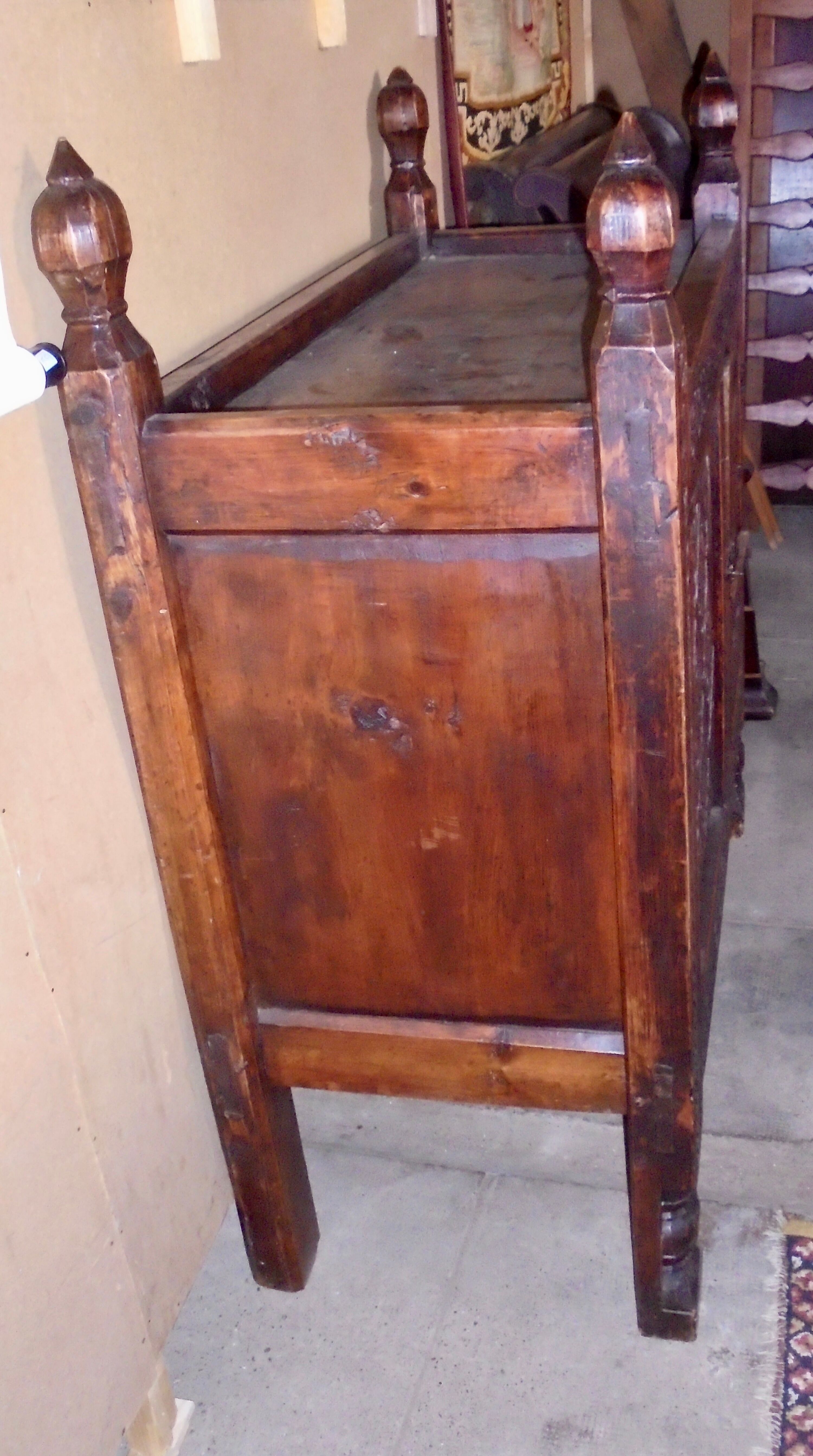 Coffre de mariage Afghan XIXé meuble d'art populaire bois sculpté