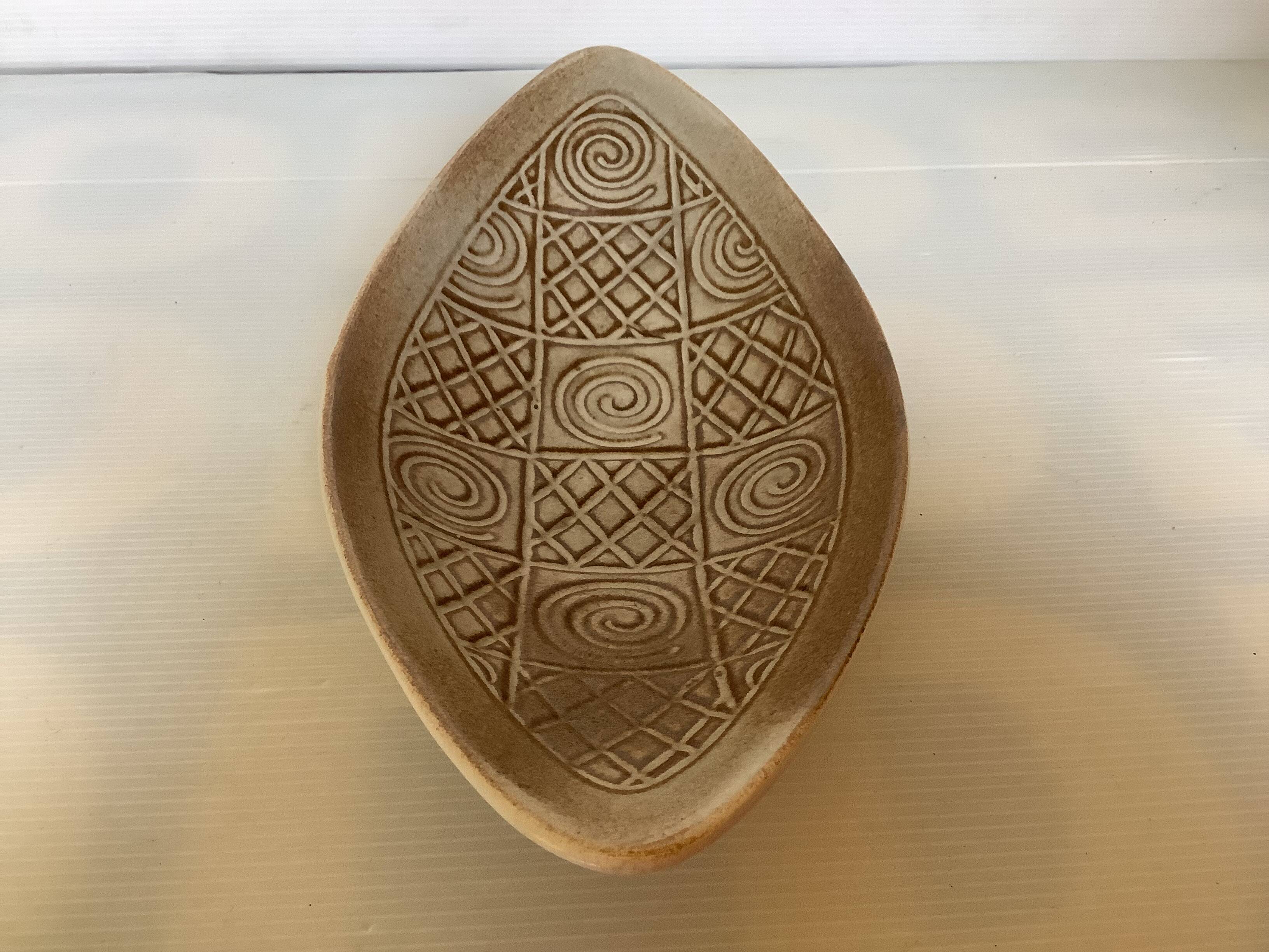 Ethnic Germany patterned pocket emptier