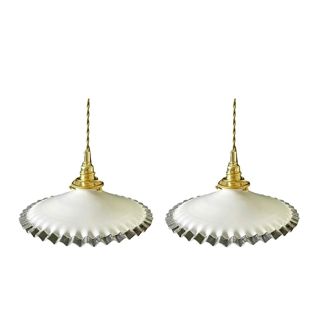 Set of two white opaline suspensions