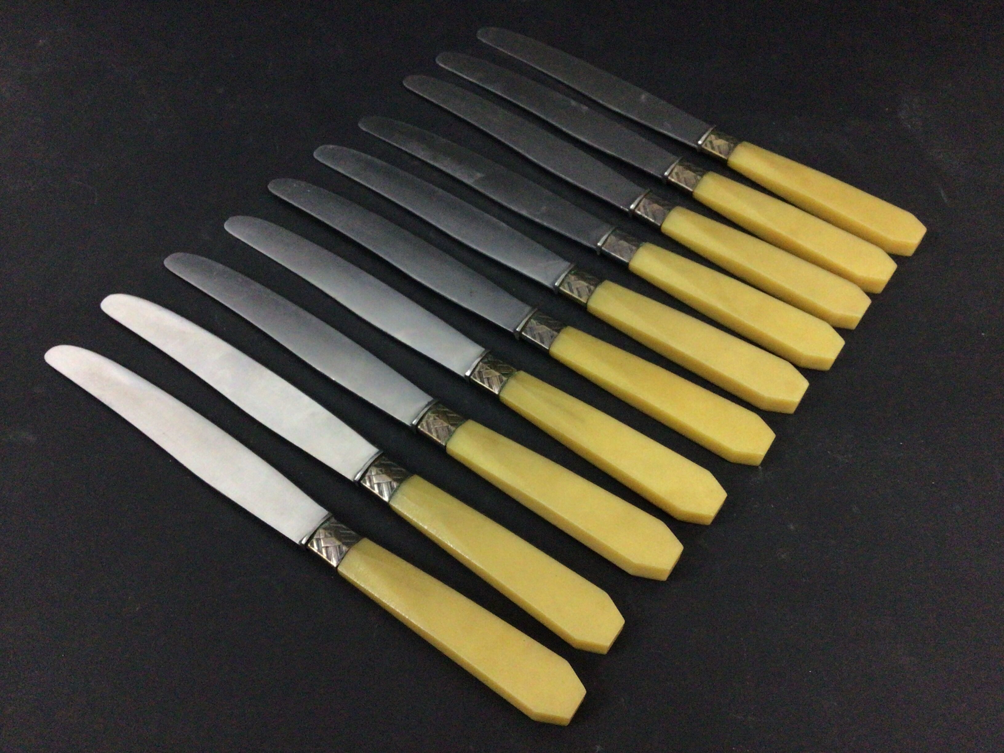 Set of 10 bakelite stainless steel knives