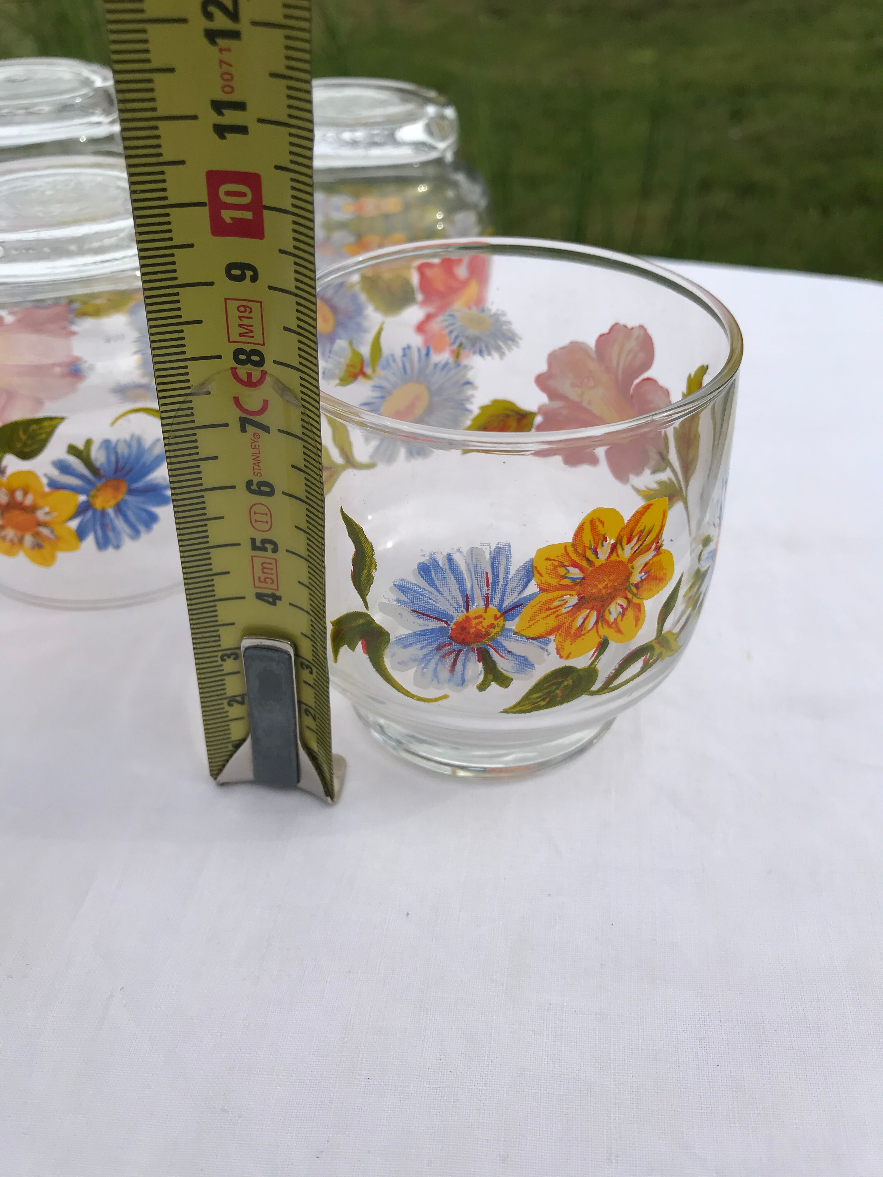 10 vintage glasses with flower patterns