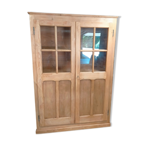 armoire vitrée en sapin