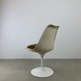 Eero Saarinen Tulip Dining Set with Swifel Chairs for Knoll International 1960s