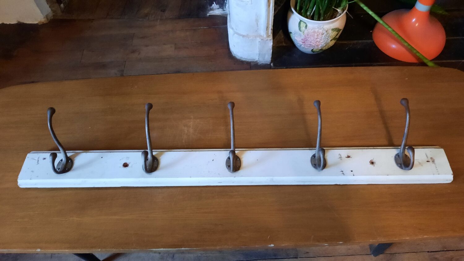 Wall coat rack with 5 hooks