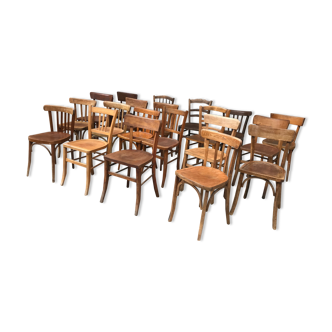 Lot de 15 chaises bistrot dépareilllé en bois courbé