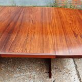 Table à manger à rallonge en bois de rose du milieu du siècle par John Mortensen