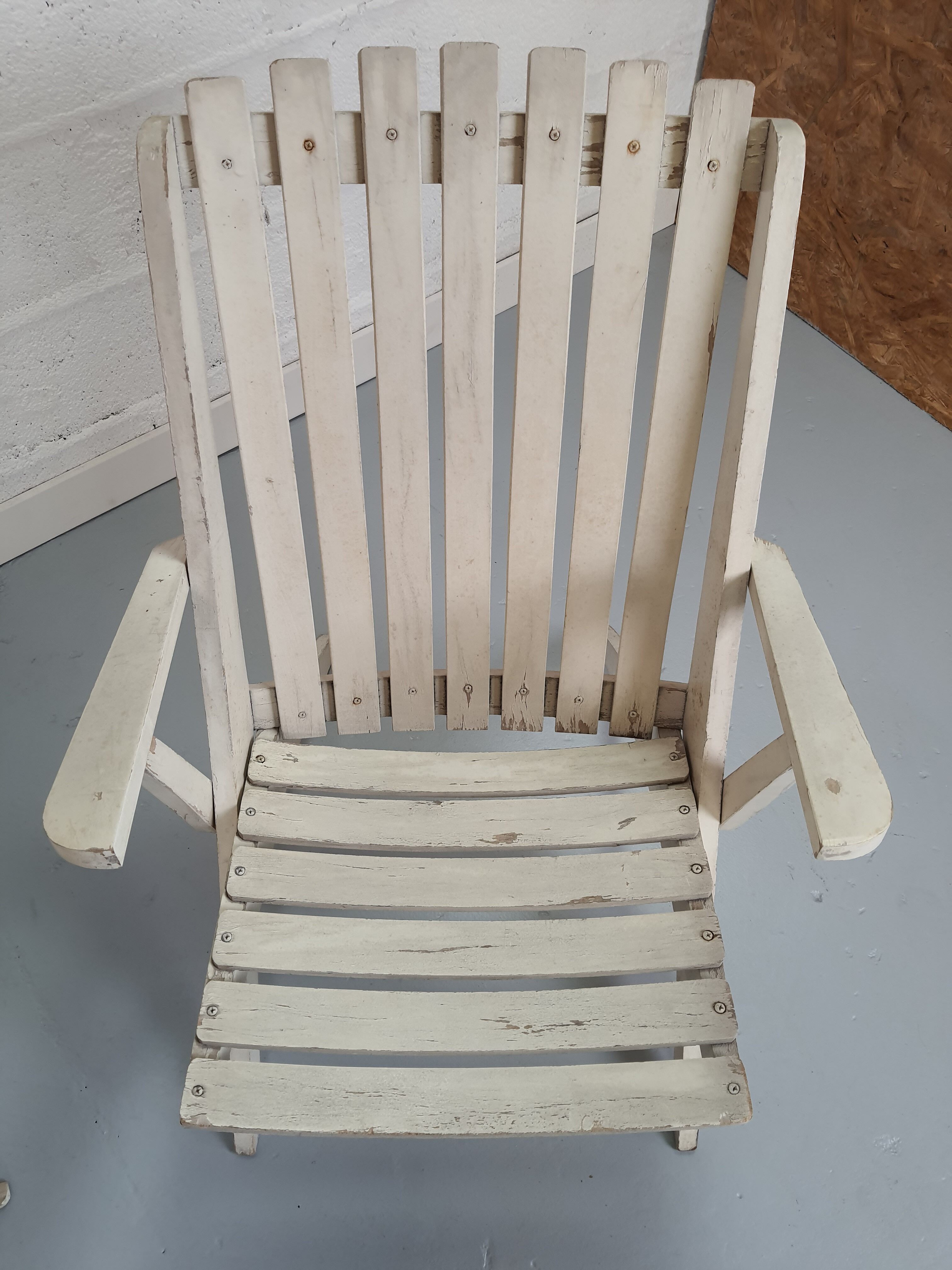 Lot 5 garden armchairs in vintage white wood