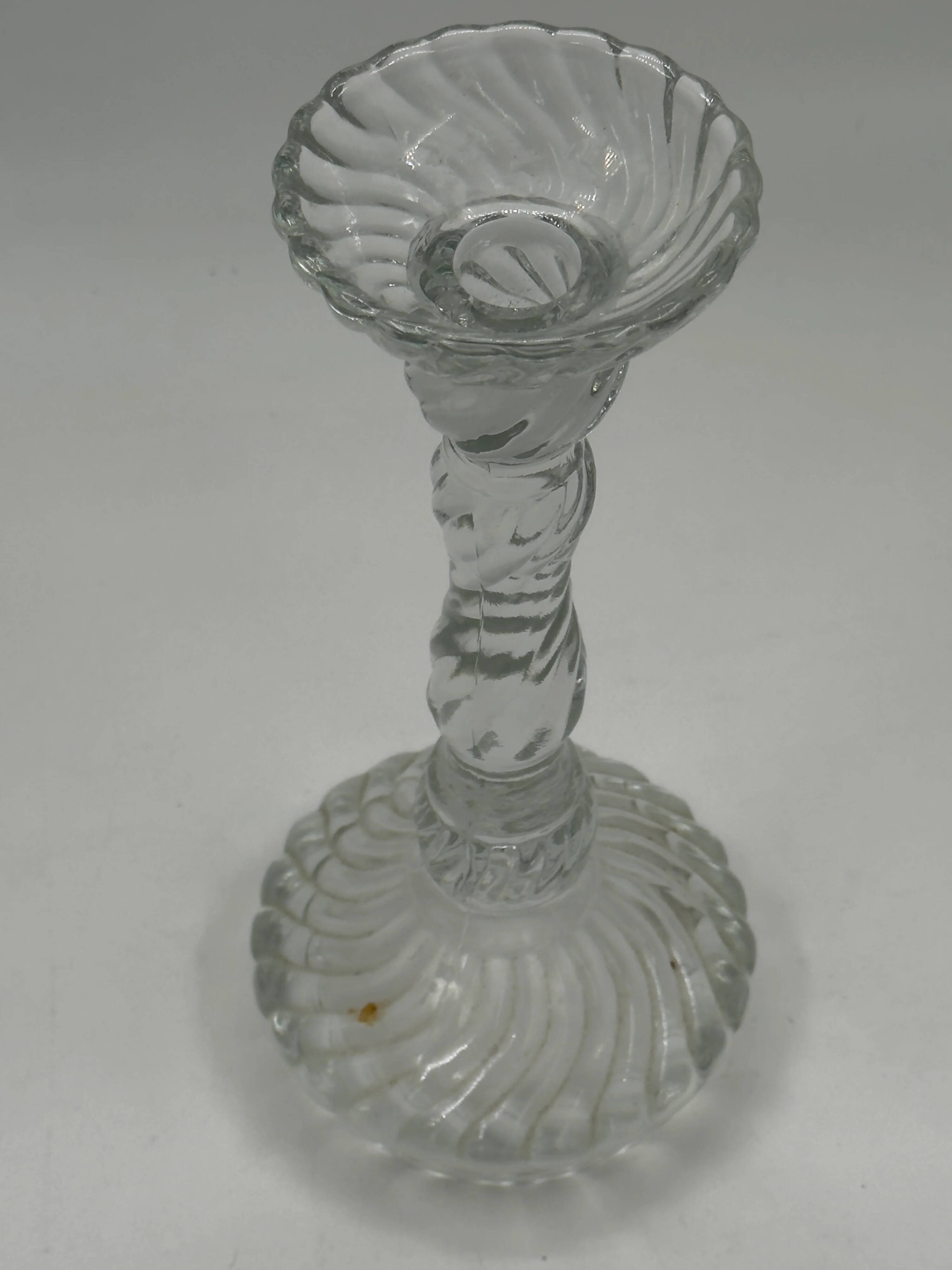 Bougeoir vintage en verre pressé torsadé