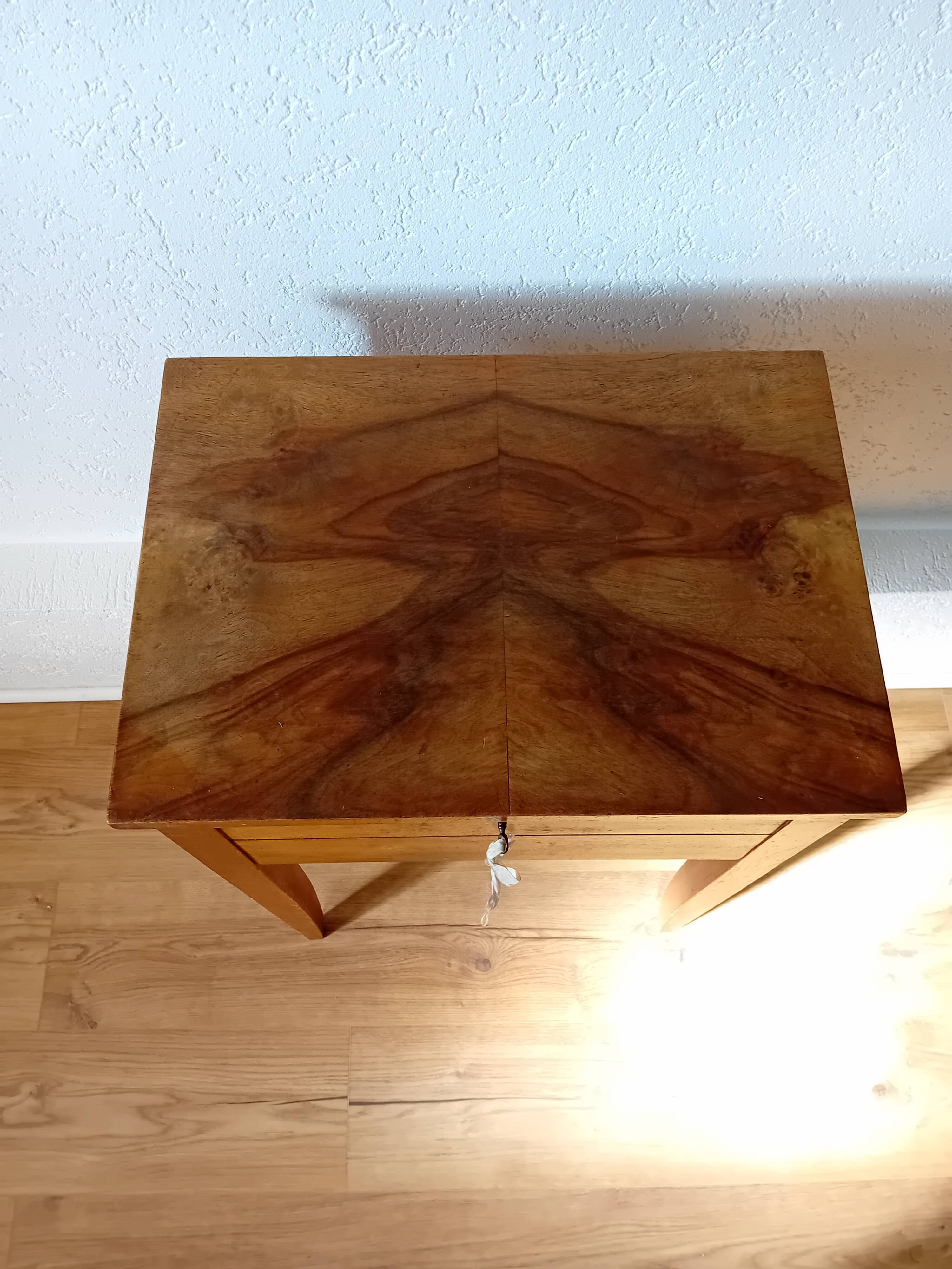 Dressing table