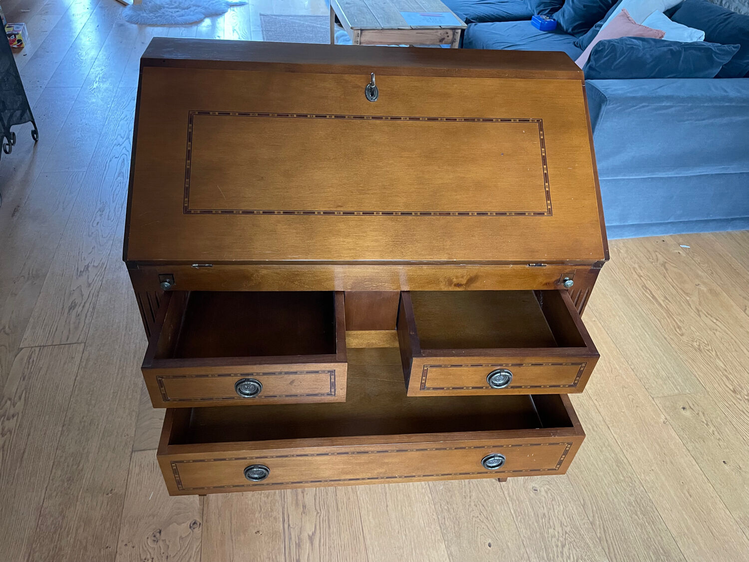 Secretary with drop-leaf in Louis XVI style – patinated wood and interior co