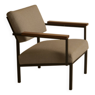 Grey fabric and wood lounge chair by Gijs van der Sluis from the 60s.