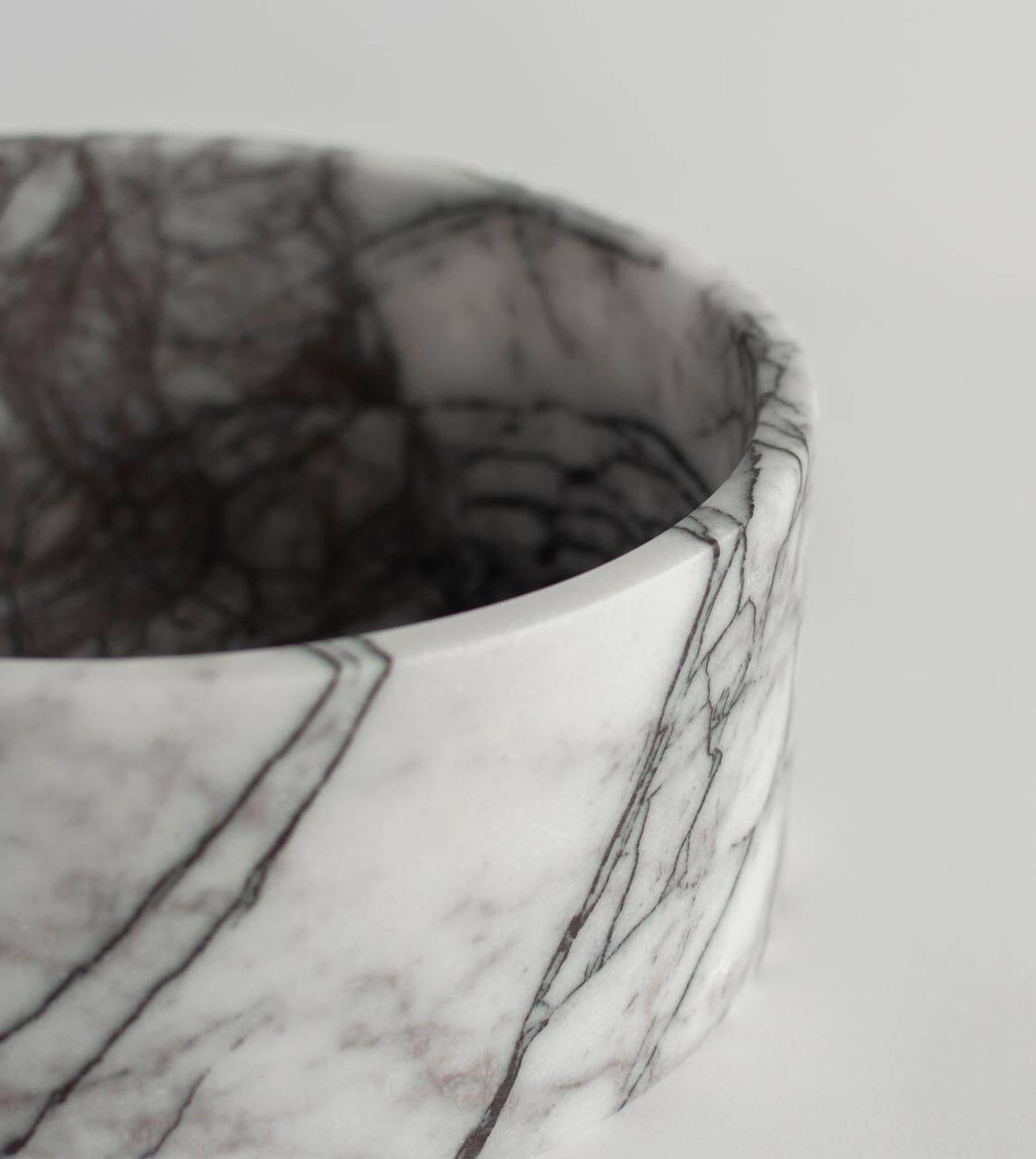 Bol cylindrique en marbre blanc/lilas