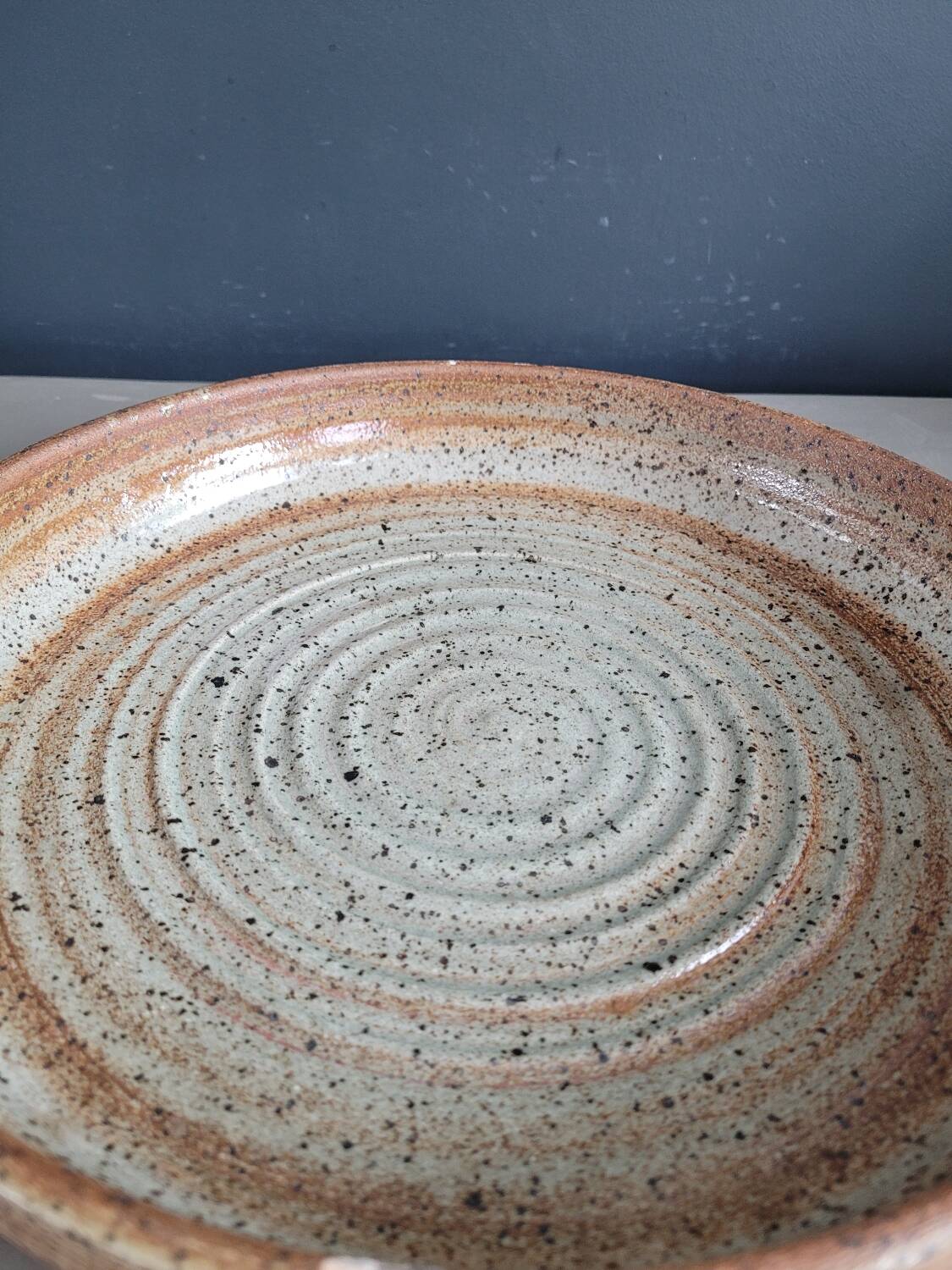Round pyrite stoneware dish